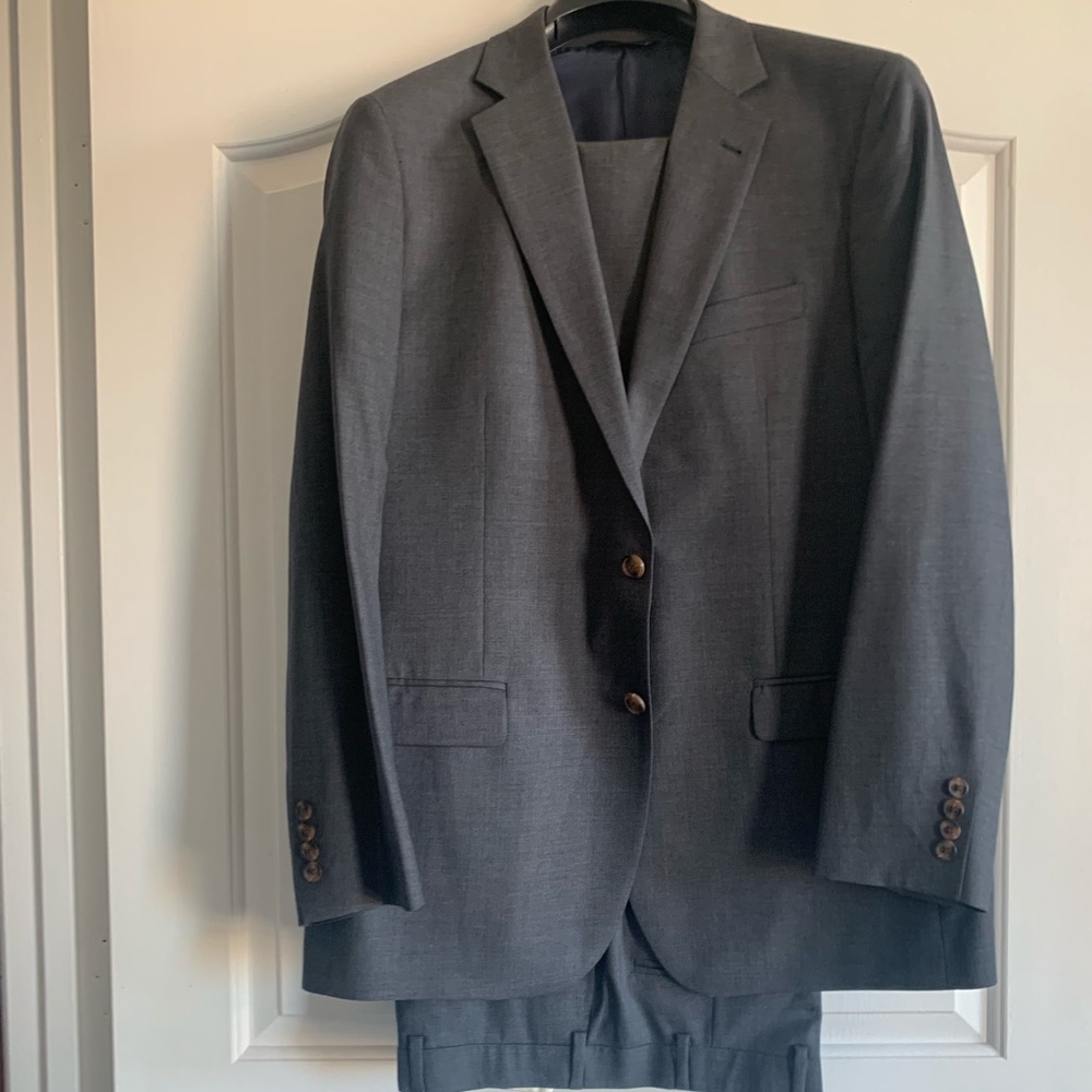 BRAND NEW SUIT